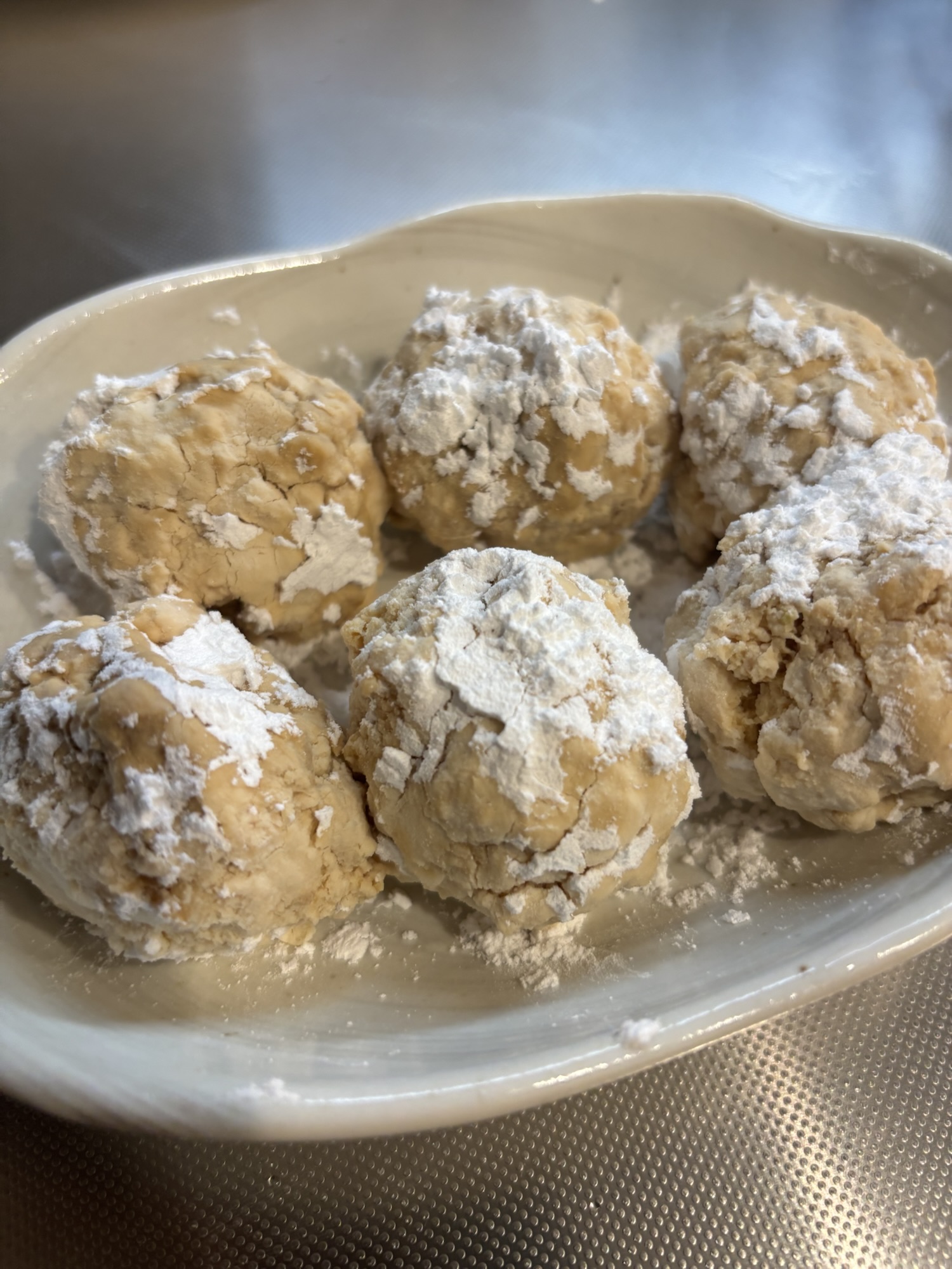 If you leave it like this, it will crumble the moment you try to pick it up, so this step is strictly prohibited.